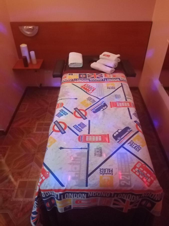 Hostal Sauna Water Palace Quito Buitenkant foto